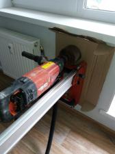 Бурение одного дополнительного сквозного технологического отверстия