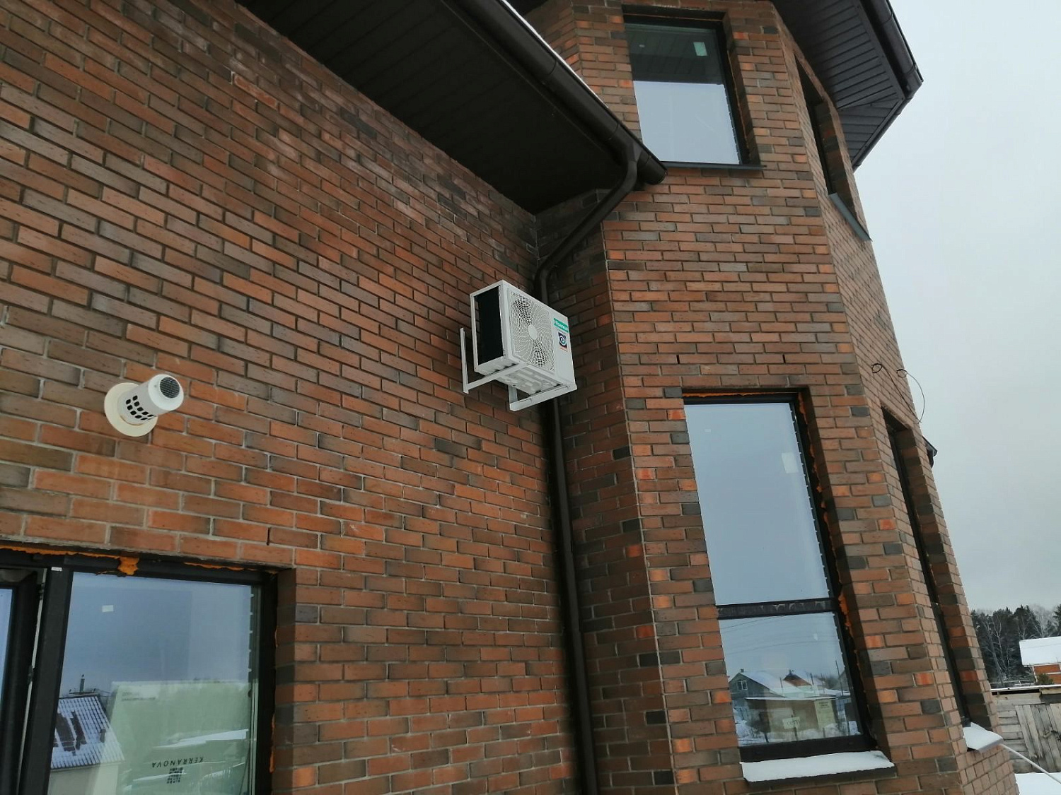 Монтаж кондиционеров в коттедже