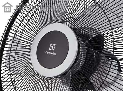 Вентилятор напольный Electrolux EFF -1004i (c пультом, черный)